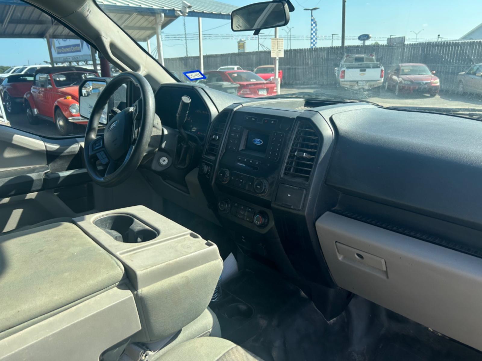2019 White Ford F-150 Lariat SuperCab 6.5-ft. 4WD (1FTFX1E5XKK) with an 5.0L V8 OHV 16V engine, 6A transmission, located at 1687 Business 35 S, New Braunfels, TX, 78130, (830) 625-7159, 29.655487, -98.051491 - Photo #10